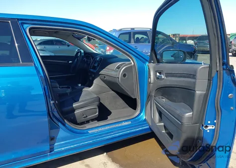 2023 Chrysler 300 Touring L z USA, uszkodzony, nr VIN 2C3CCADG9PH590095